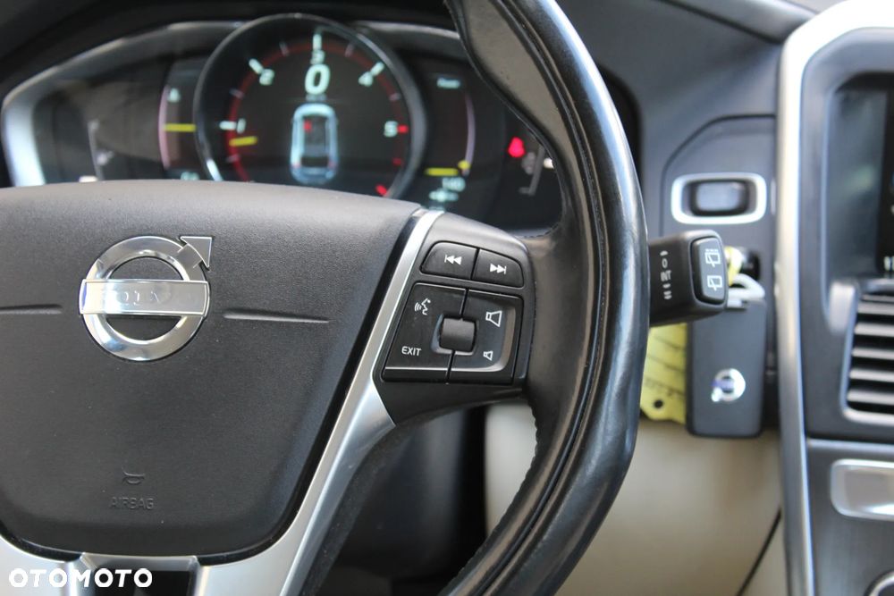 Volvo XC 60 D4 AWD R-Design Summum - 24