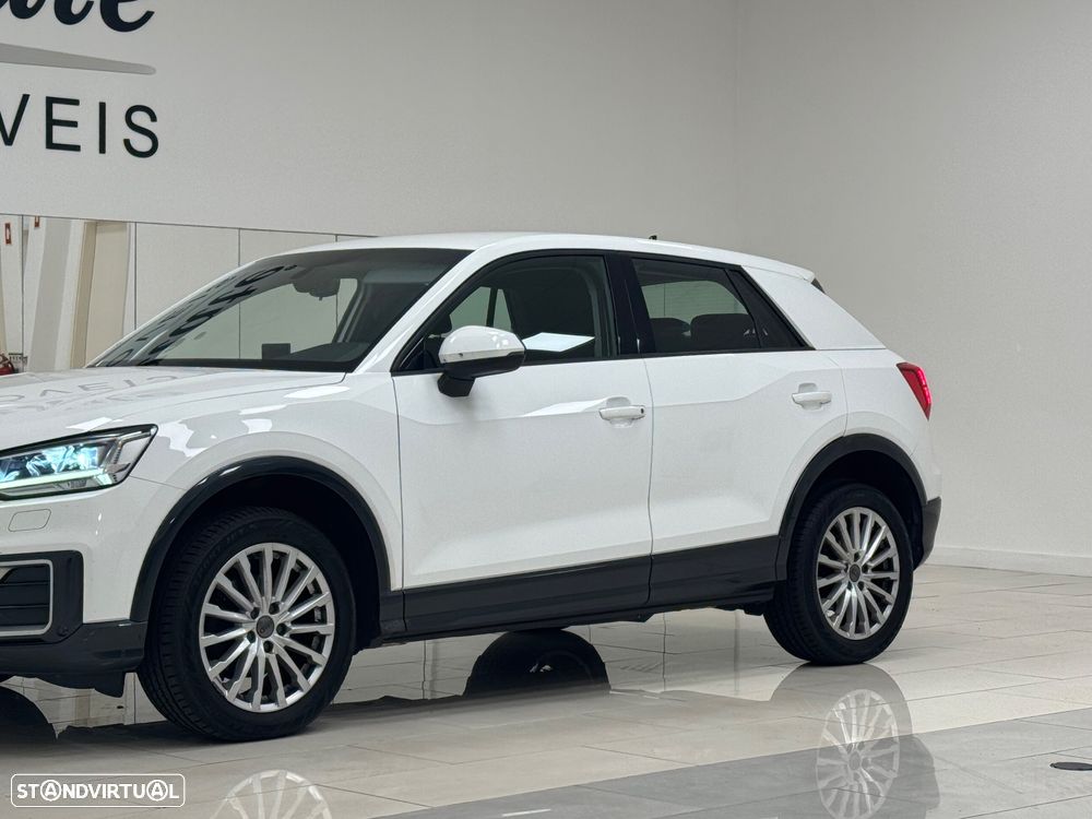 Audi Q2 30 TDI Design S tronic - 5