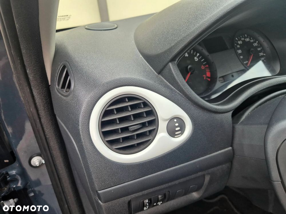 Renault Clio 1.2 16V 75 Yahoo - 18