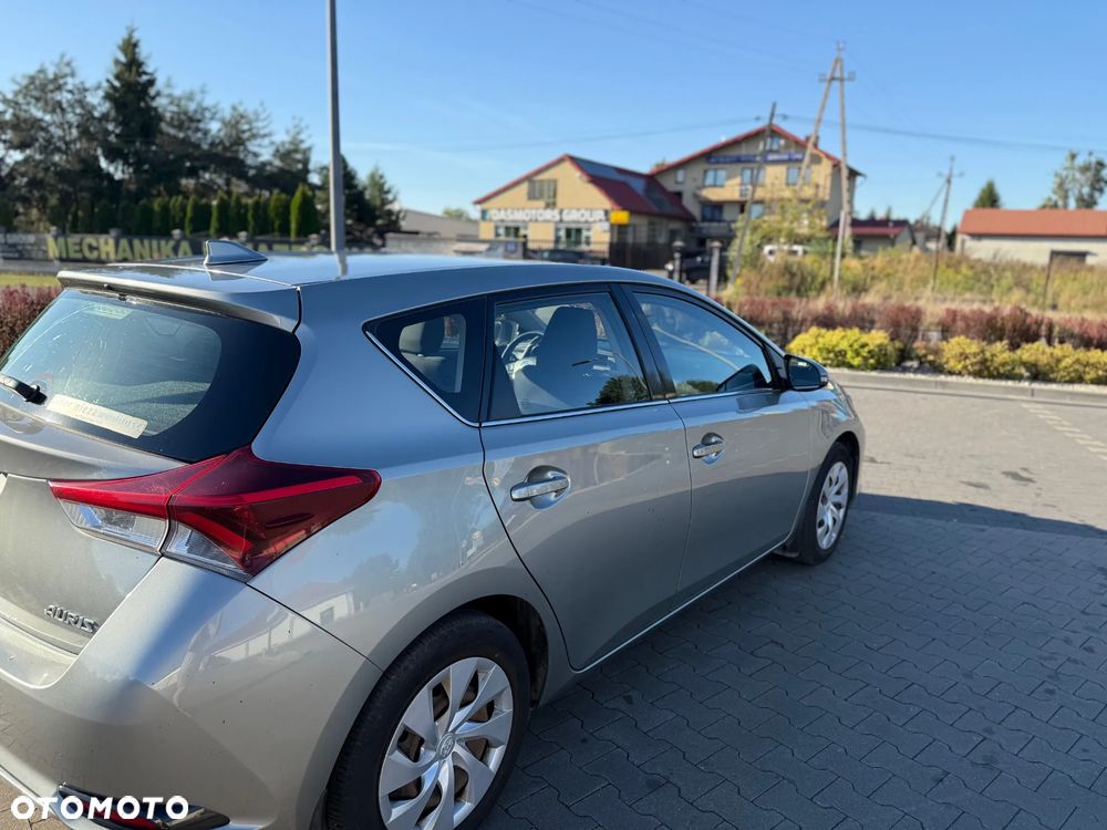 Toyota Auris 1.6 Premium - 2