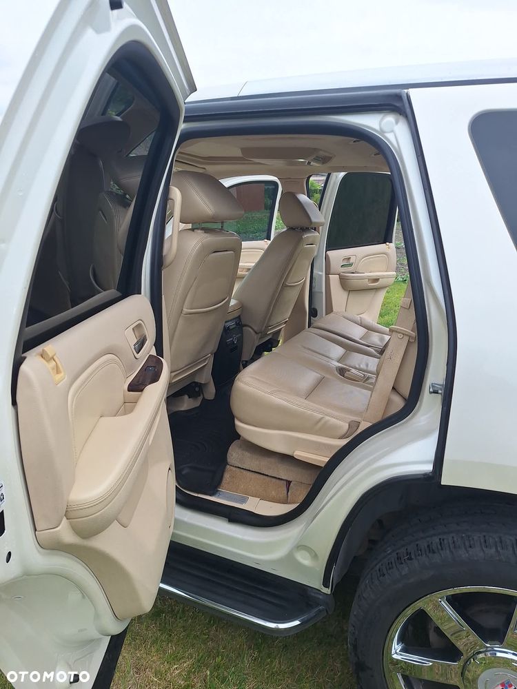 Cadillac Escalade - 7