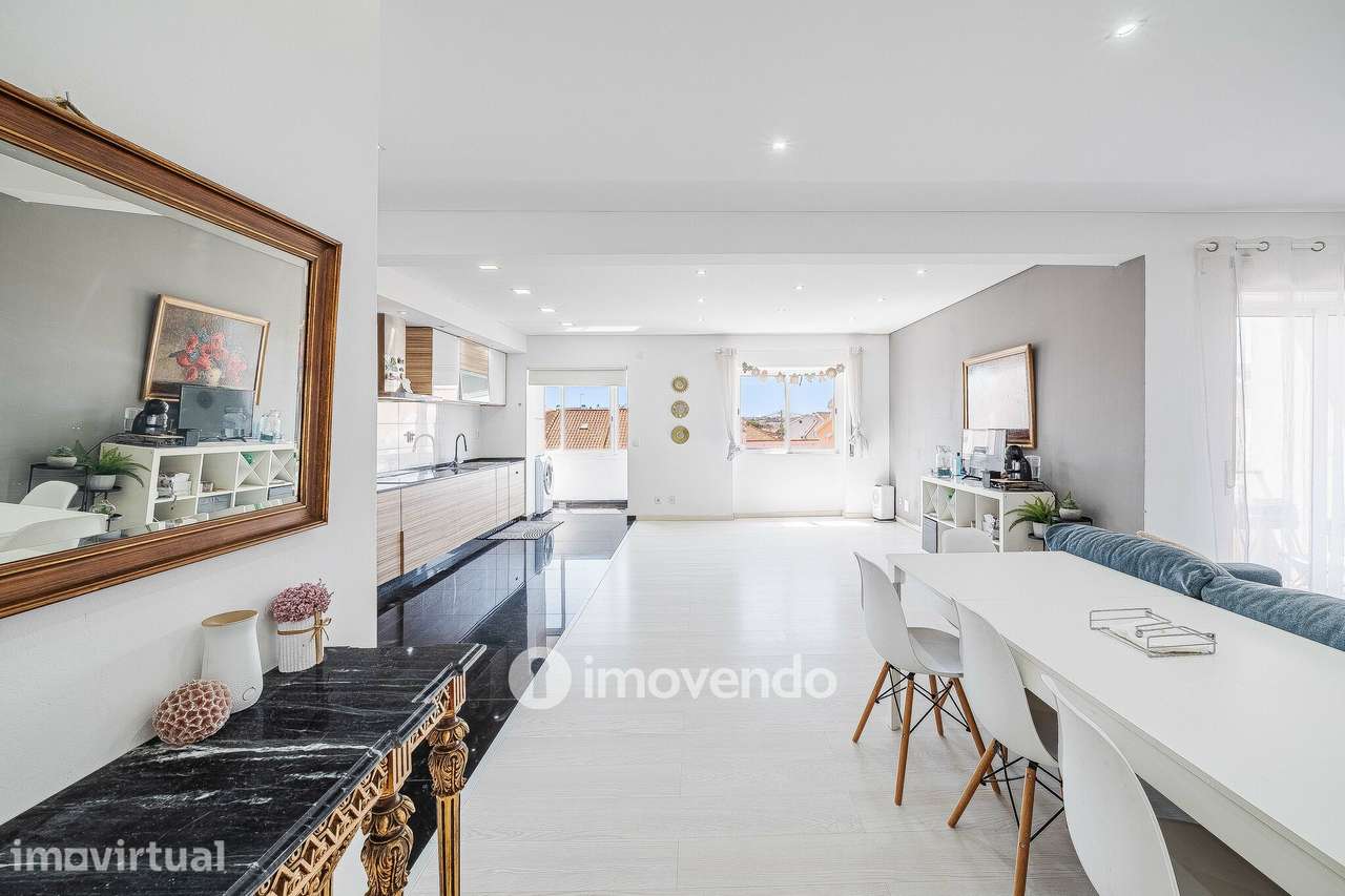 Apartamento T2 luminoso, totalmente remodelado, em Corroios - Grande imagem: 3/33