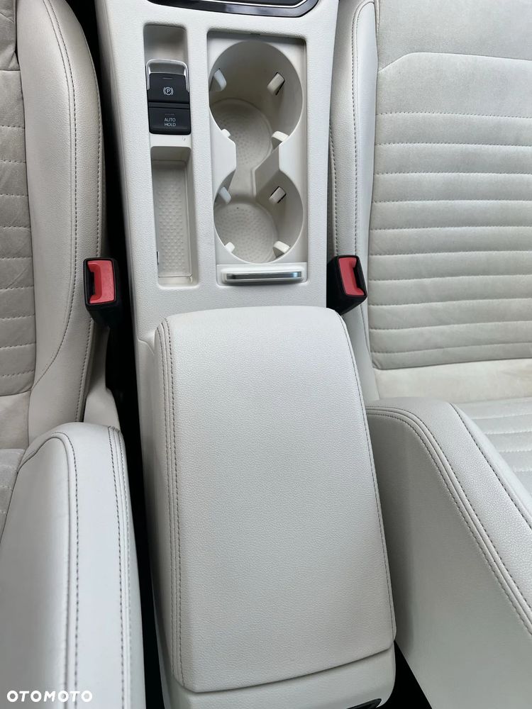 Volkswagen Passat - 16