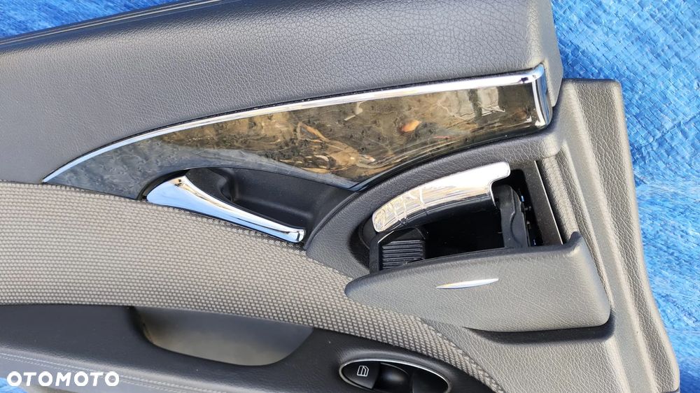 BOCZKI BOCZEK TAPICERKA DRZWI LEWY PRAWY TYŁ ROLETA ŻALUZJA KOMPLET A2118100520 A2118100620 A2117302663 A2118100830 A2117302563 A2118100730 MERCEDES E-KLASA W211 - 8