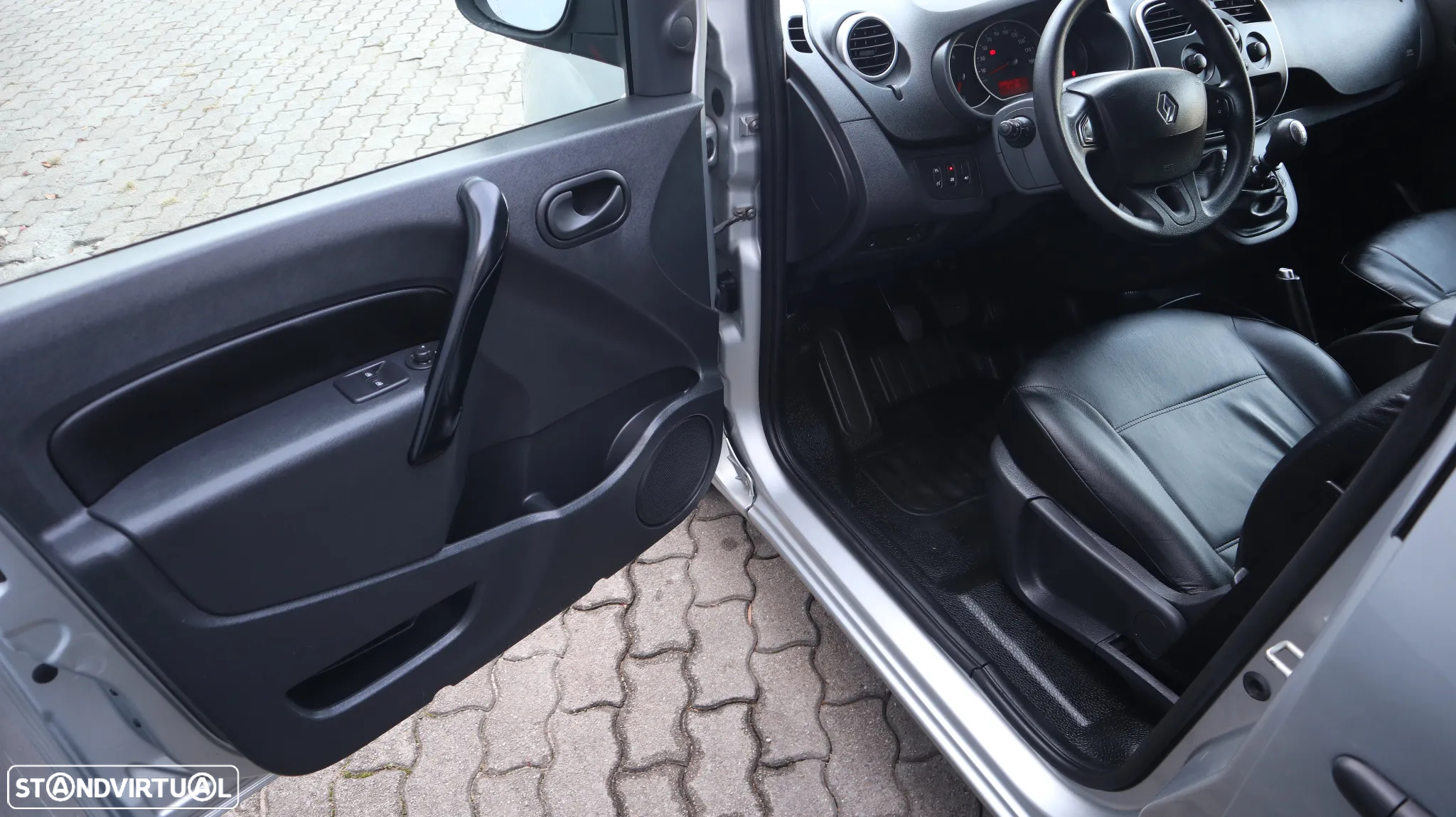 Renault Kangoo 1.5 dCI Blue 115 Maxi 4 lugares - 11