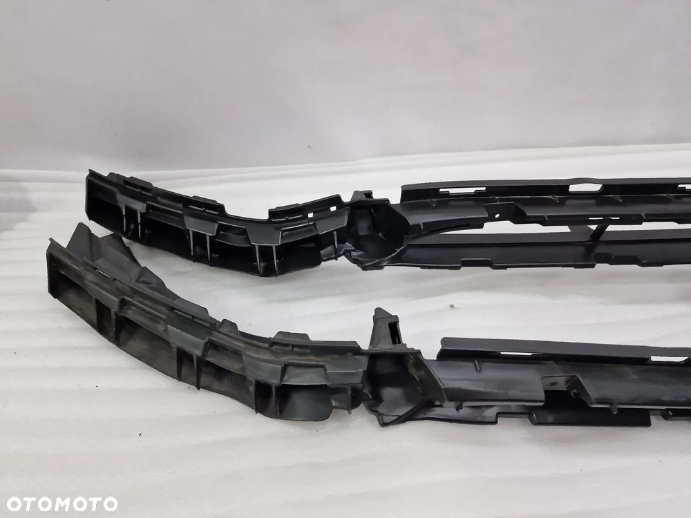 MERCEDES E-KLASSA W213 16- DOLNA KRATKA ŚRODKOWA / WSPORNIK ZDERZAKA PRZEDNIEGO PRZÓD , NR A2138851265 , NR AUKCJI KR321 - 3