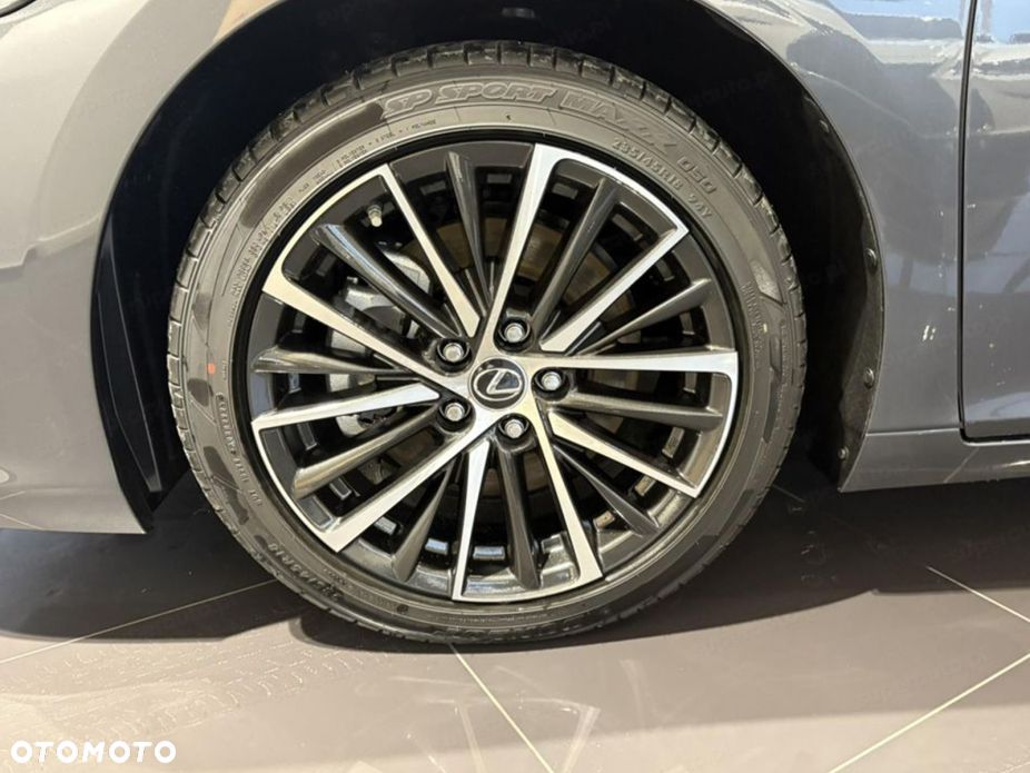 Lexus ES - 16
