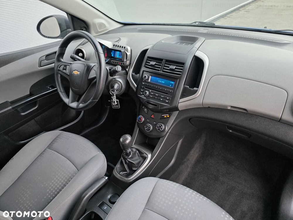 Chevrolet Aveo 1.2 LS - 23