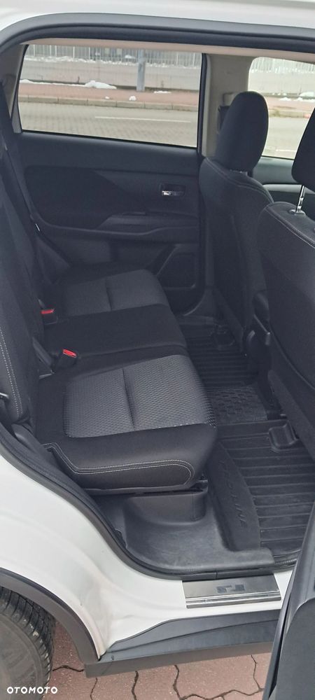 Mitsubishi Outlander 2.0 Intense + 4WD CVT - 11