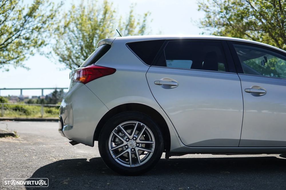 Toyota Auris 1.4 D-4D Exclusive+P.Sport - 11