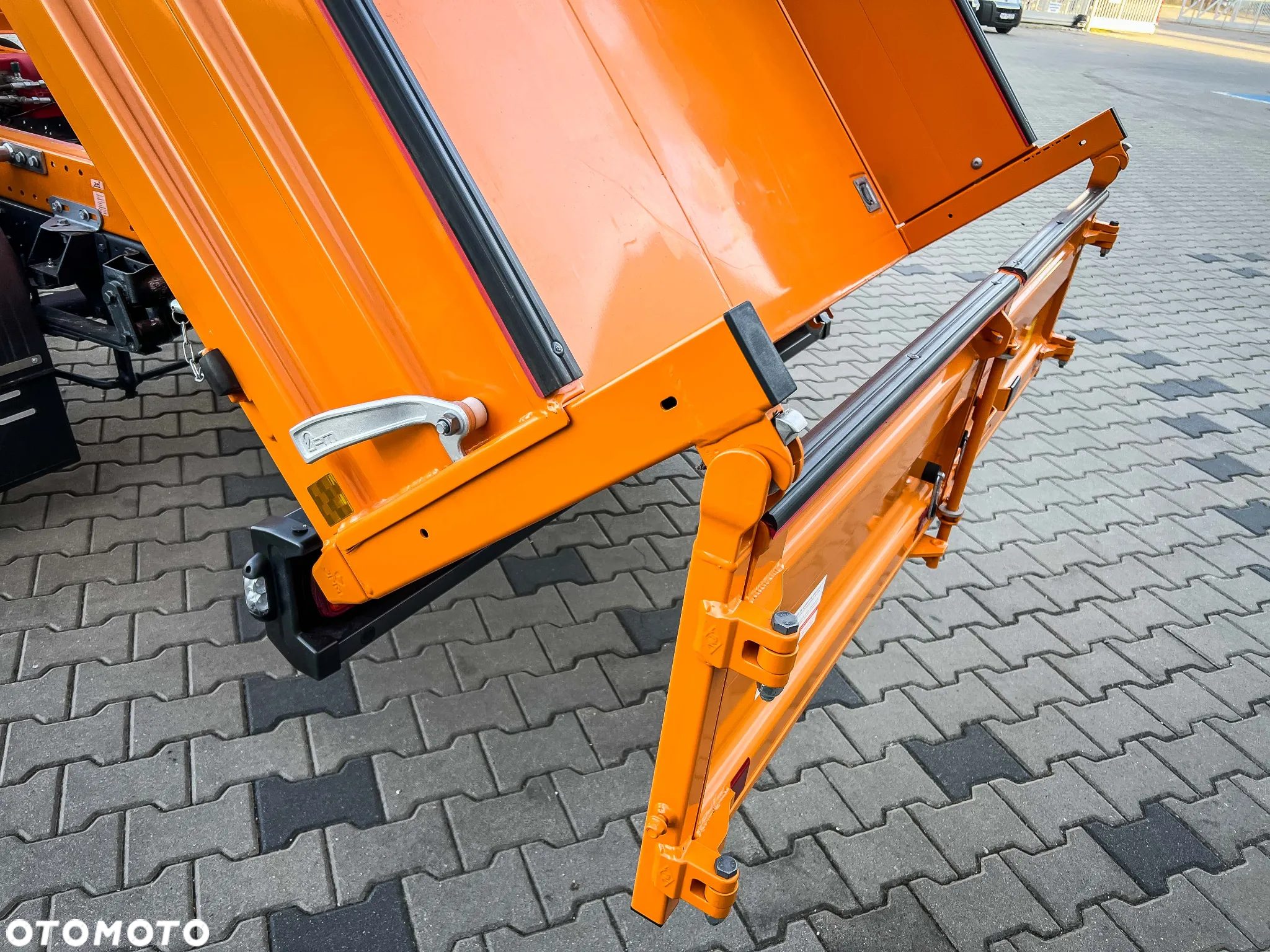 Iveco Daily 35C18H 3.0 Diesel, 6MT, Wywrot & ToolBox - 29