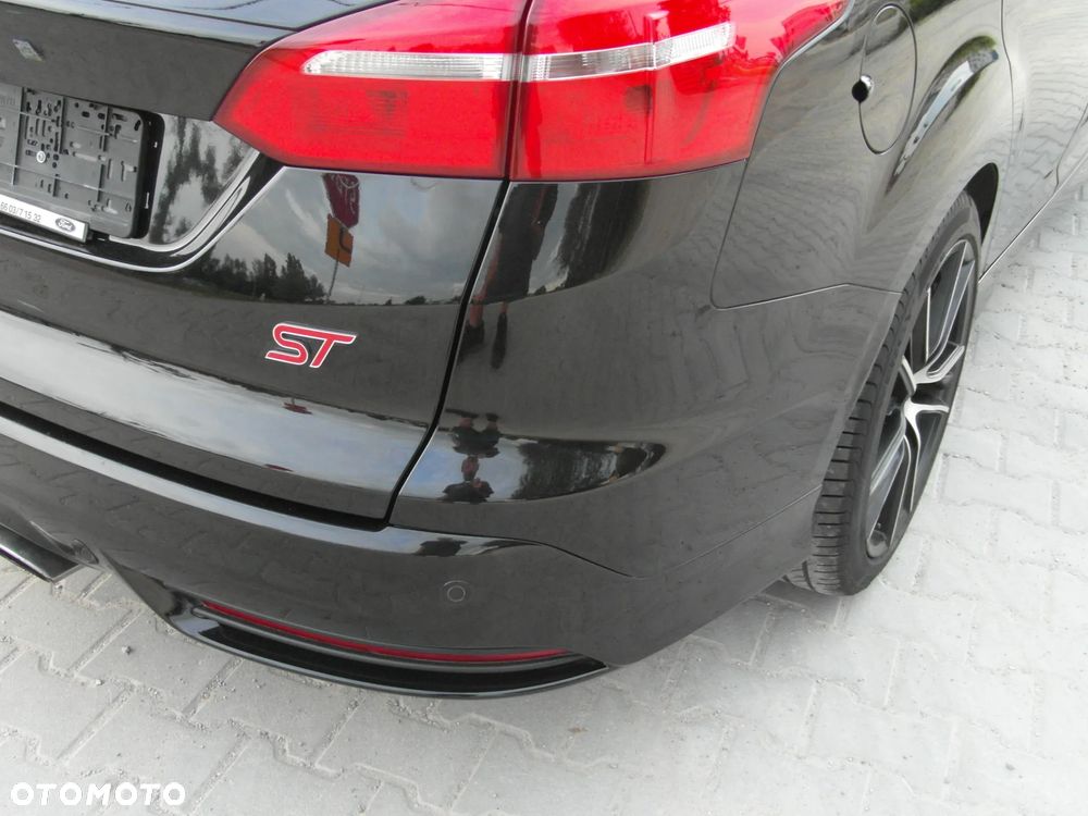 Ford Focus 2.0 EcoBoost ST mit Leder-Sport-Paket - 10