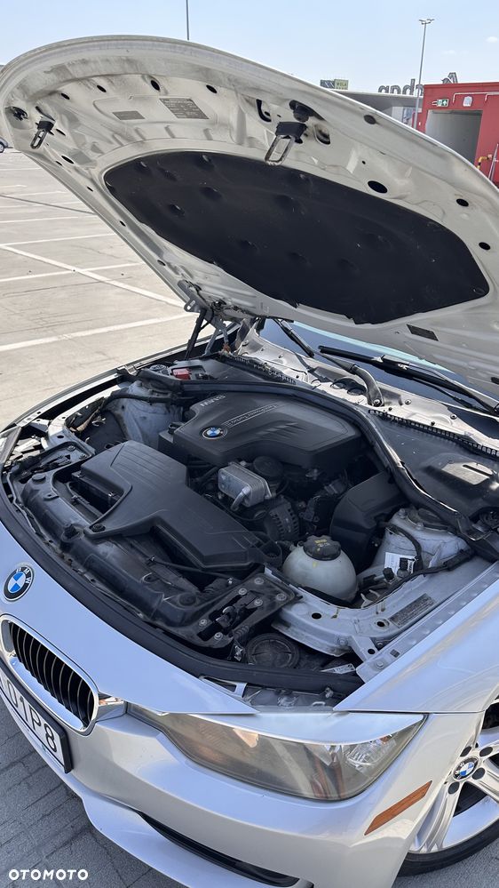 BMW Seria 3 320i - 24