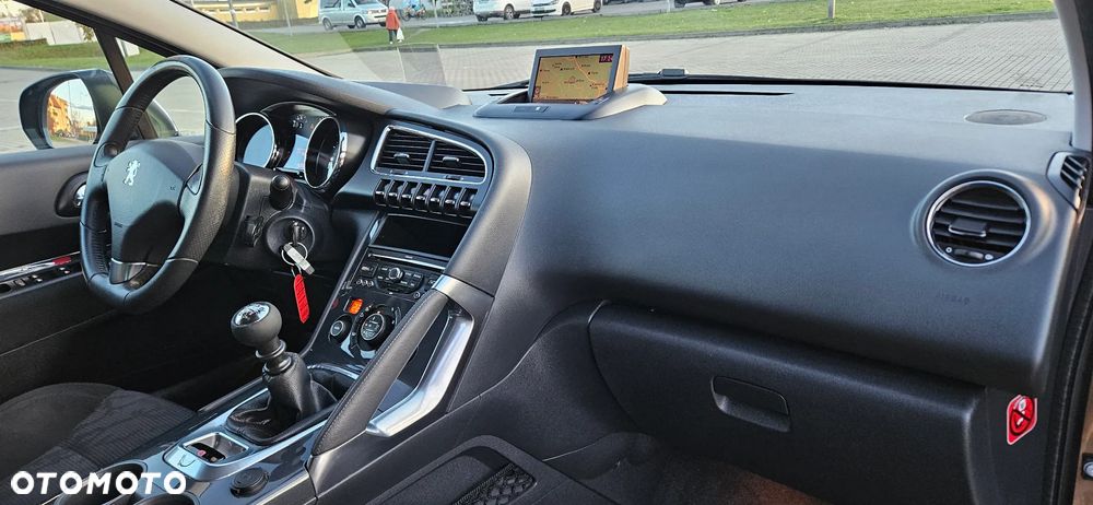Peugeot 3008 HDi 150 Allure - 5