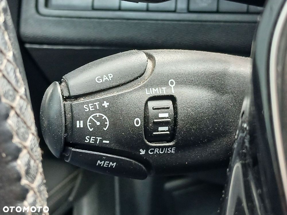 Peugeot 5008 1.6 THP Allure S&S EAT6 - 25