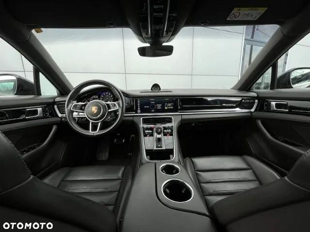 Porsche Panamera - 21