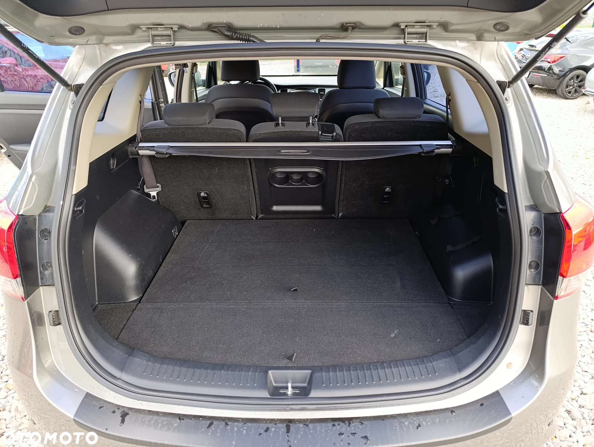 Kia Carens - 16
