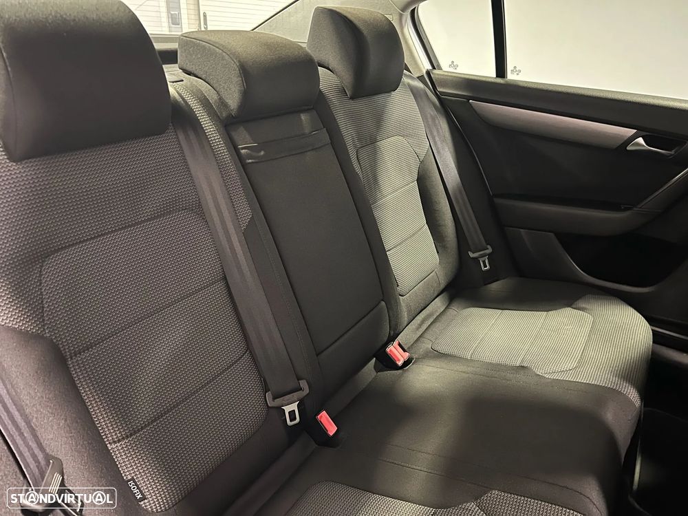 VW Passat 1.6 TDI BlueMotion - 6