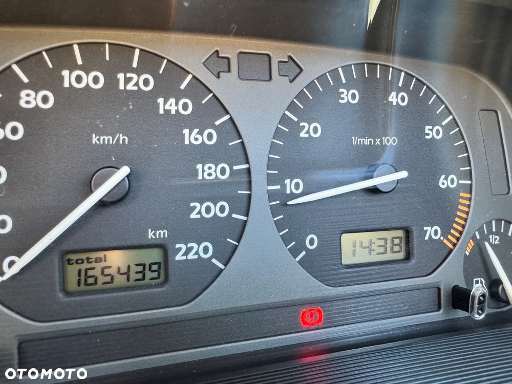 Volkswagen Golf 1.8 GL - 11