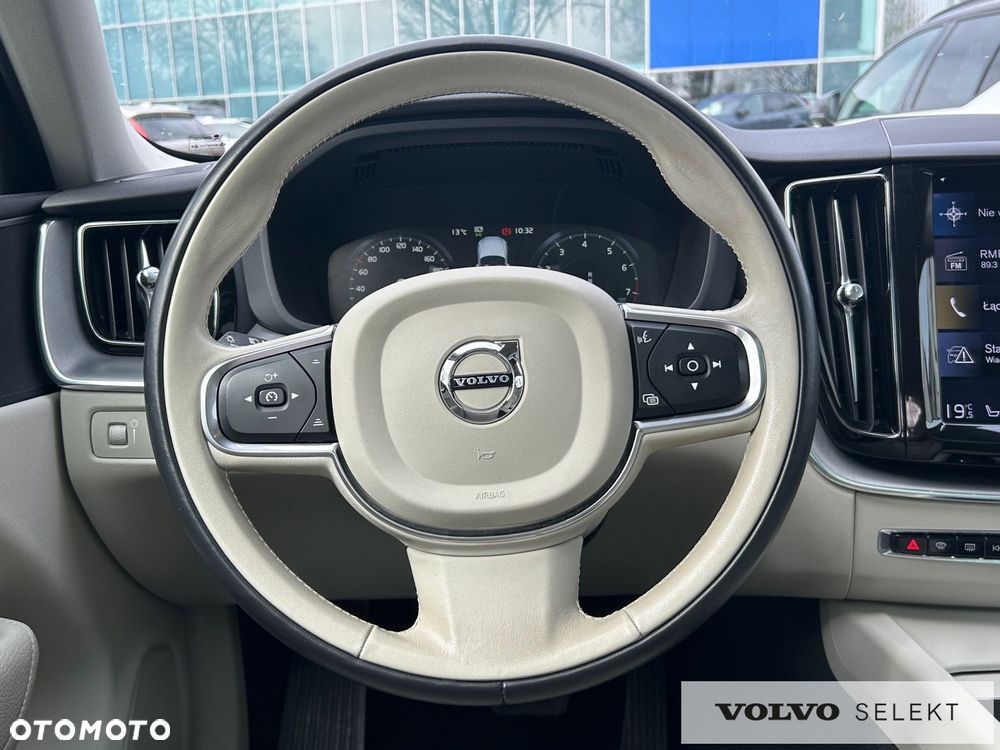 Volvo XC 60 B4 B Momentum - 12
