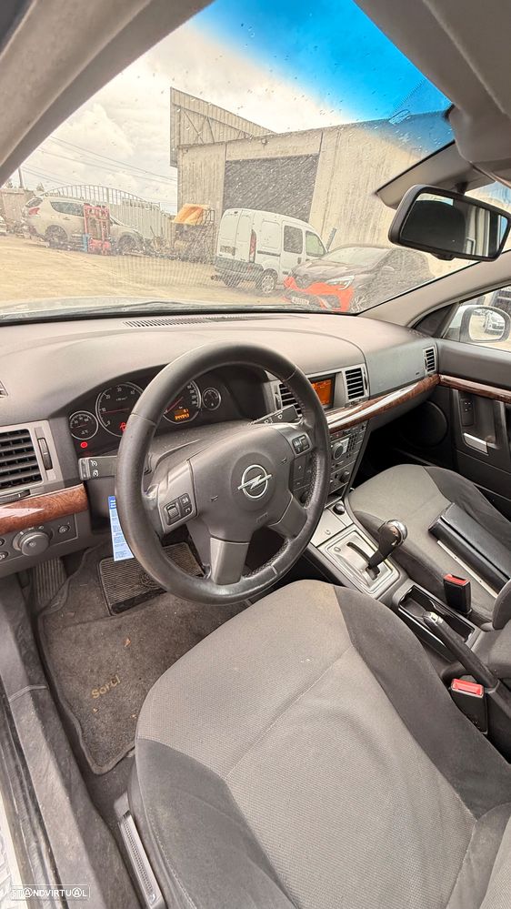 Opel Vectra Caravan 1.9 CDTi Elegance Aut - 11