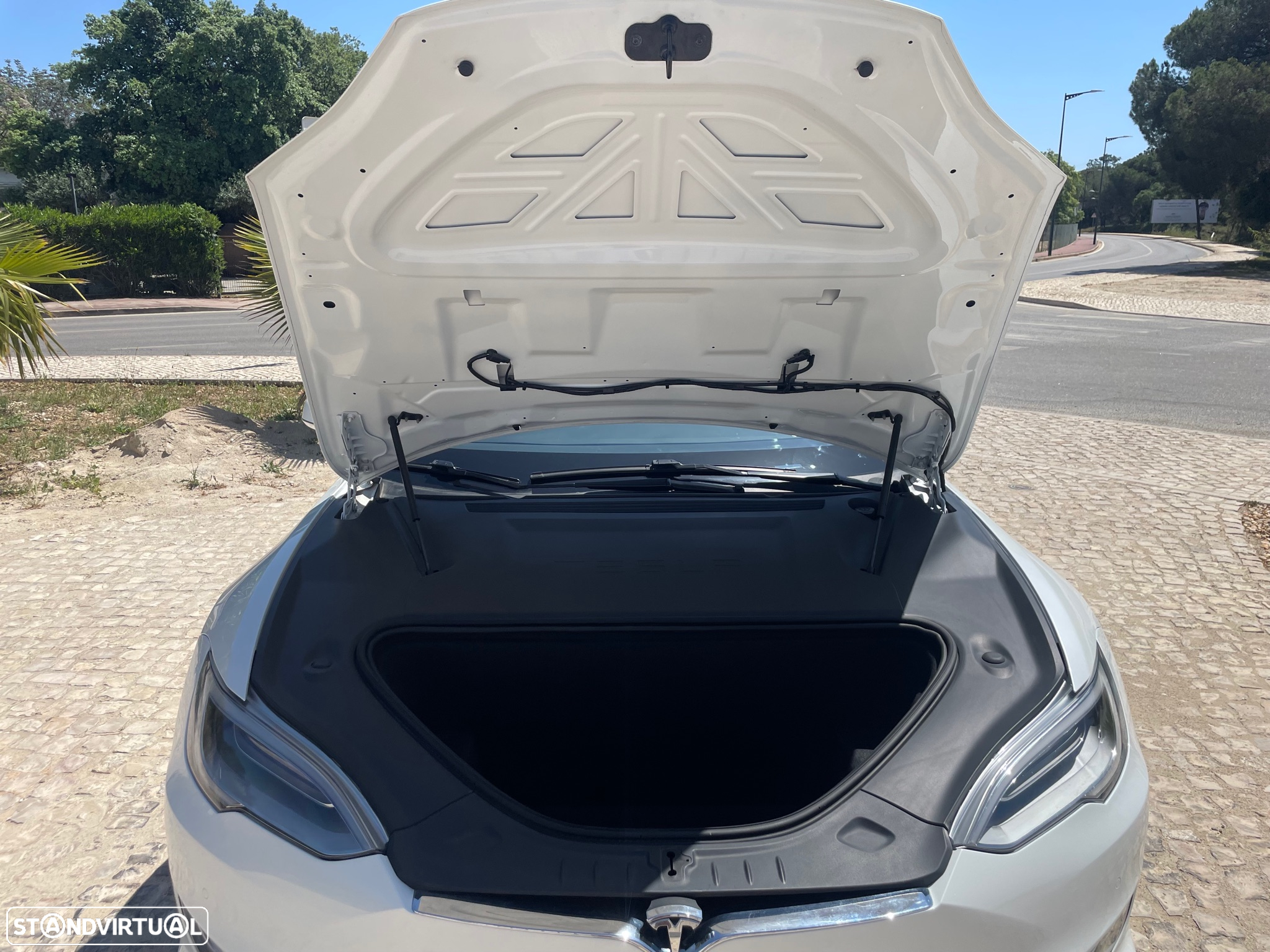 Tesla Model S Long Range - 42