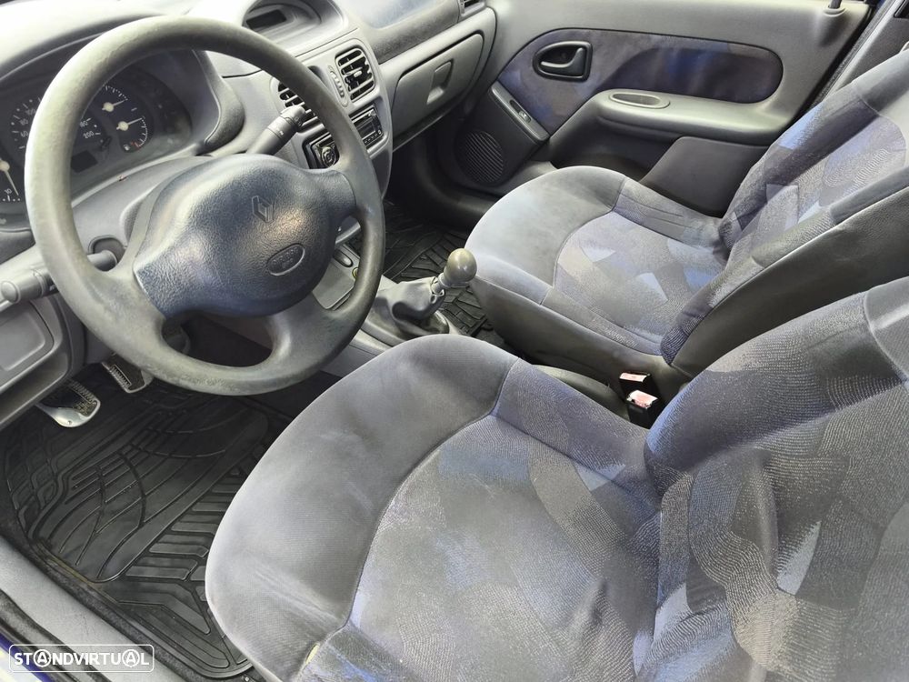 Renault Clio 1.2 RT - 6