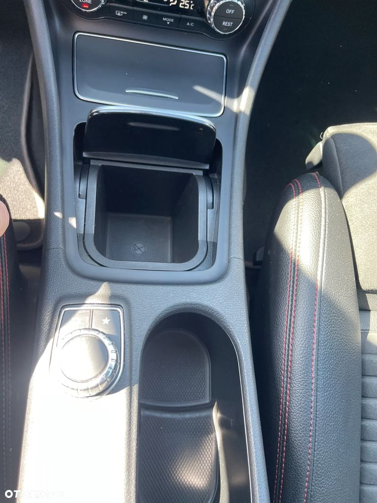 Mercedes-Benz CLA 220 4-Matic AMG Line - 10