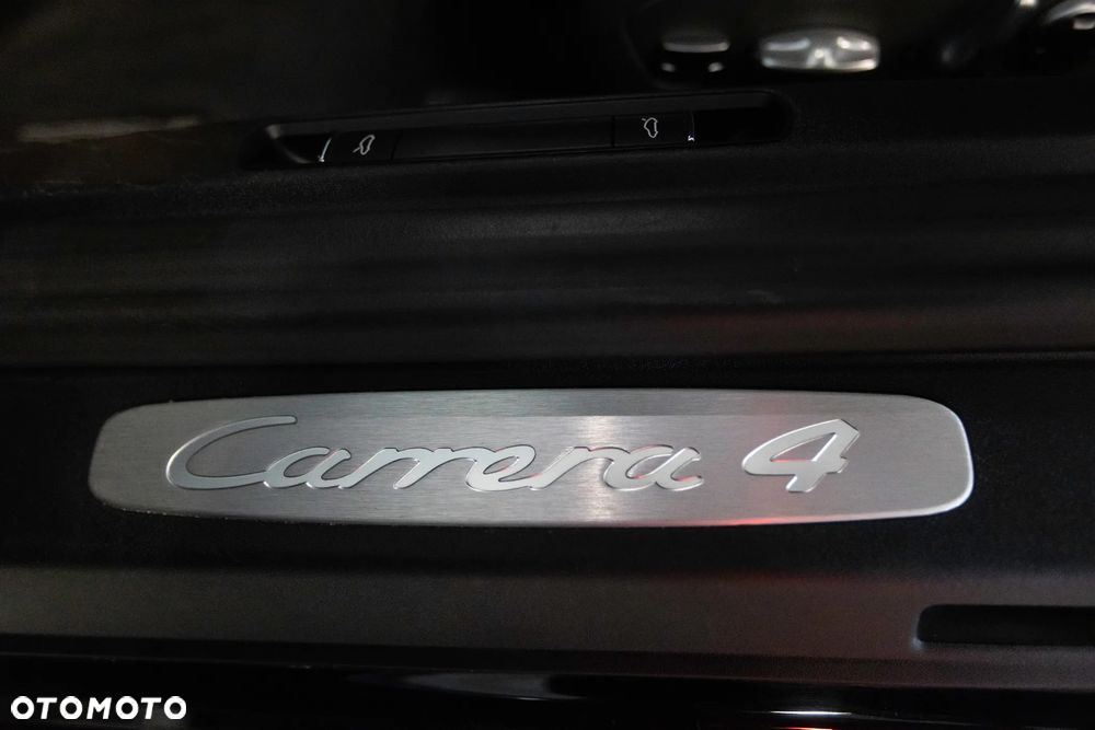 Porsche 911 Carrera 4 Cabriolet PDK - 19