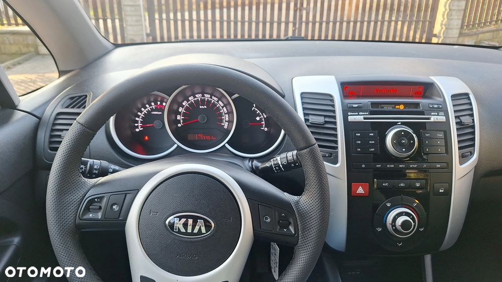 Kia Venga 1.4 CVVT Attract - 11