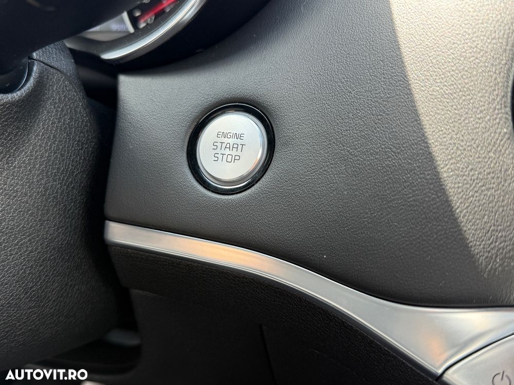 Kia Stinger 3.3 T-GDI 8AT AWD GT - 8