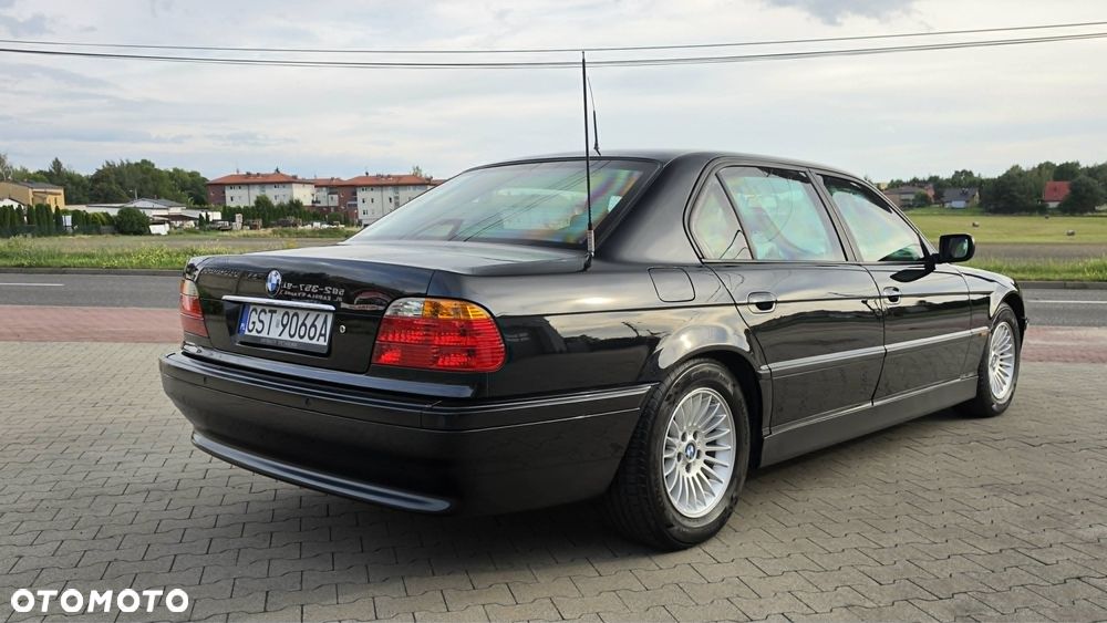 BMW Seria 7 750iL - 5