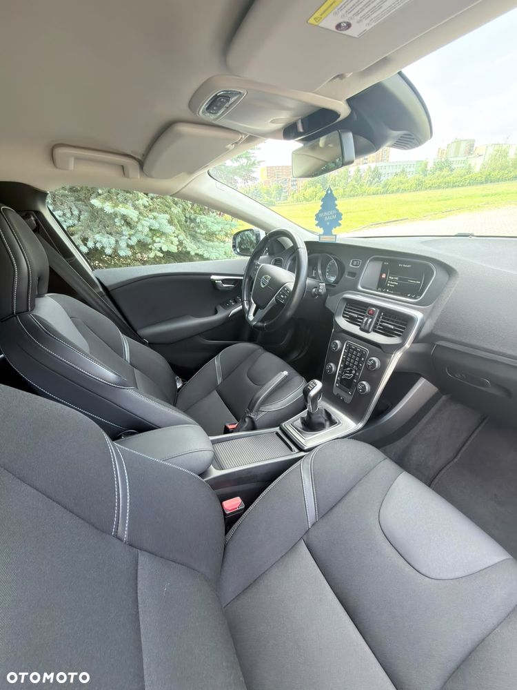 Volvo V40 T3 R-Design Momentum - 22