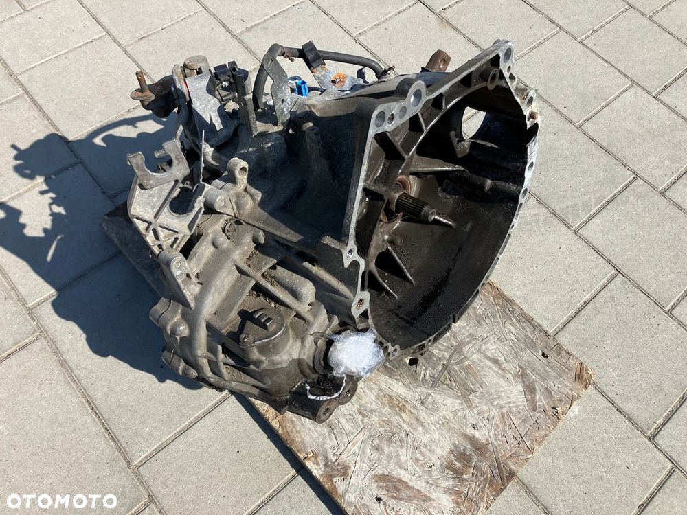 SKRZYNIA BIEGÓW NISSAN PRIMERA P12 2.0 16V QR20 AU460VA 6 BIEGÓW 172TYS.KM - 2