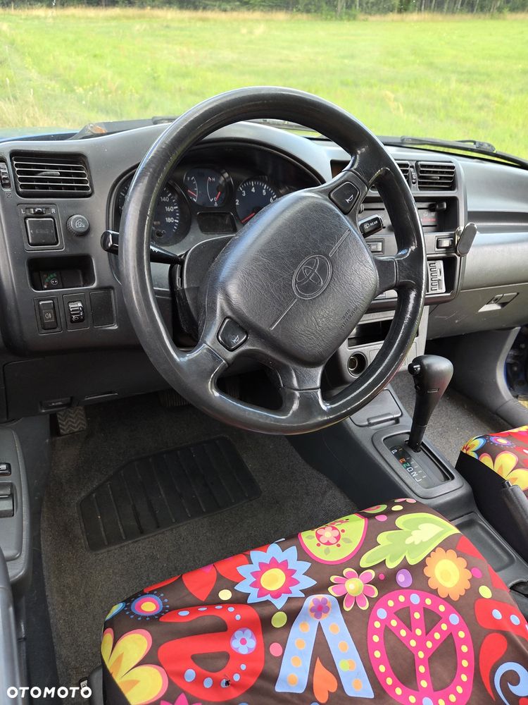 Toyota RAV4 - 7
