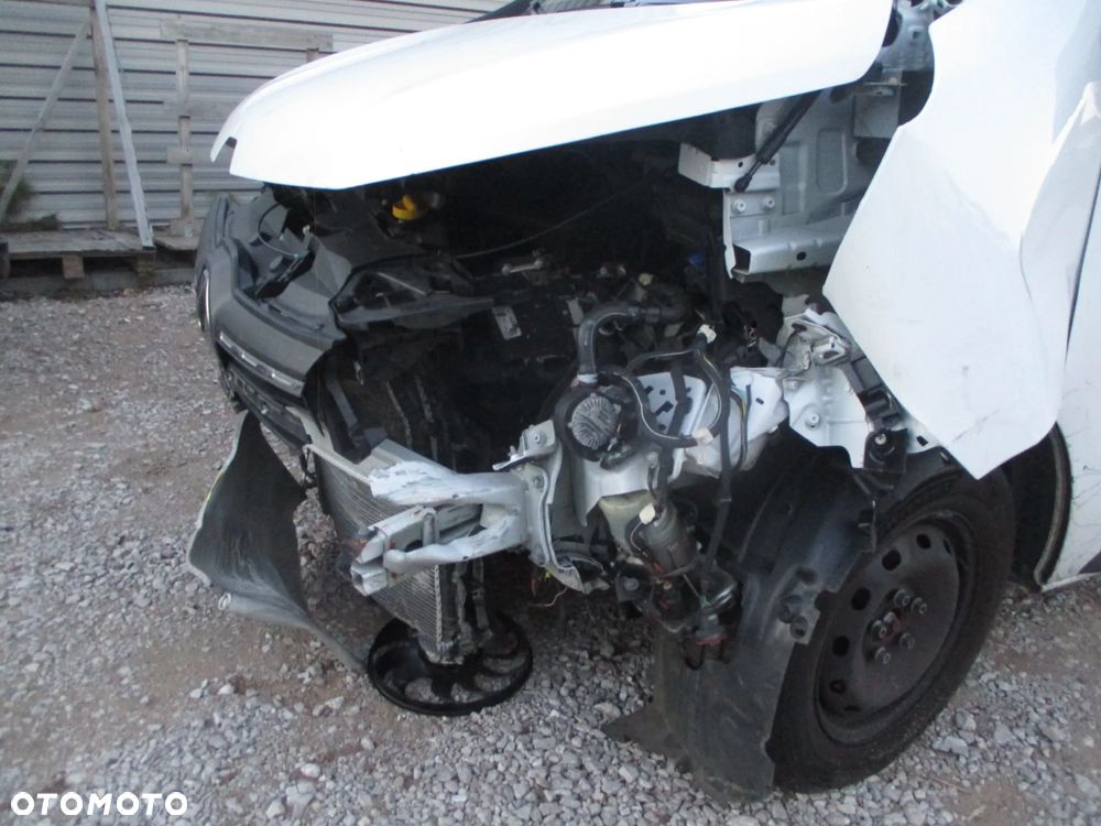 Renault Trafic 2.0 dCi - 11