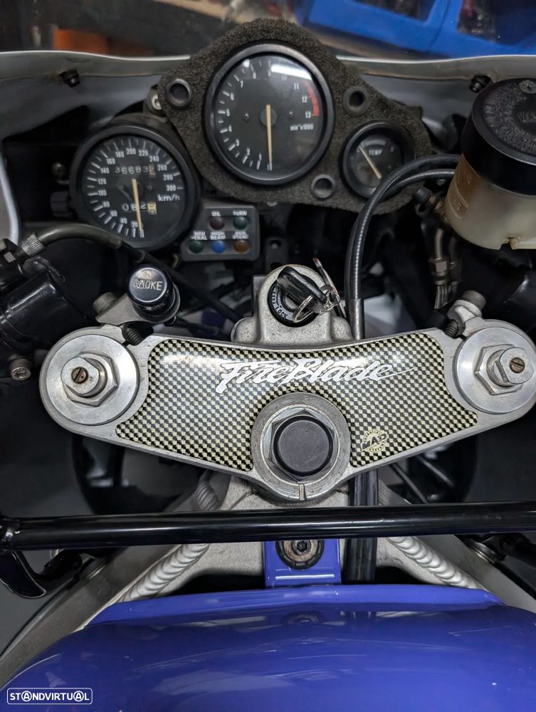 Honda CBR 900RR SC28 - 8