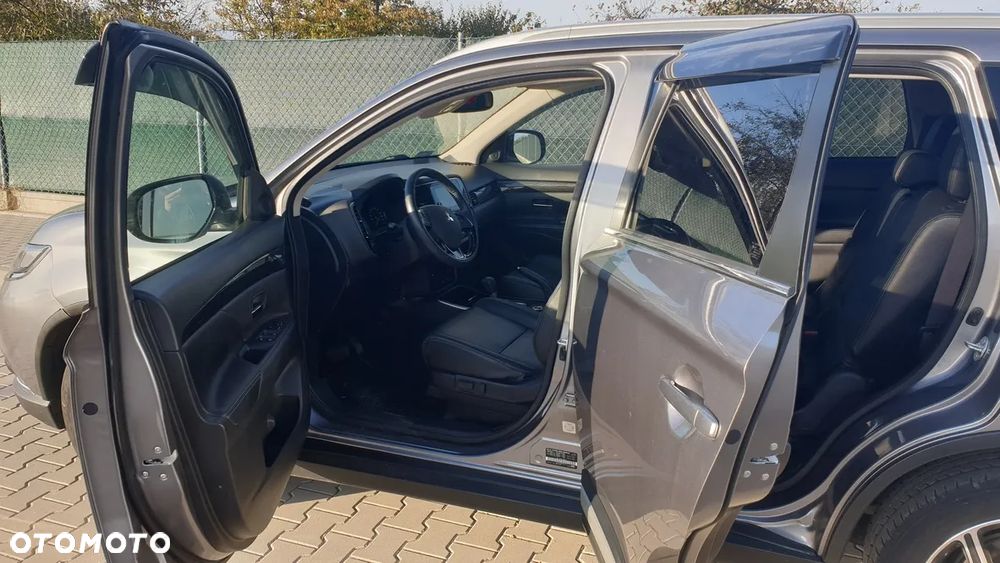 Mitsubishi Outlander - 4