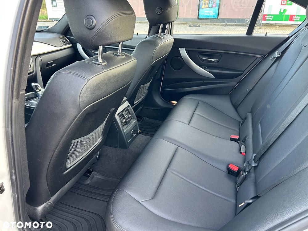 BMW Seria 3 328i xDrive - 11