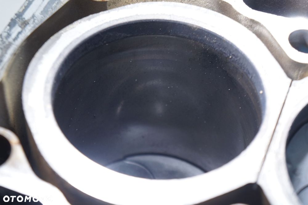 słupek silnik blok cylindry tłok volvo d5244t4 s60 i s80 sprawny - 6