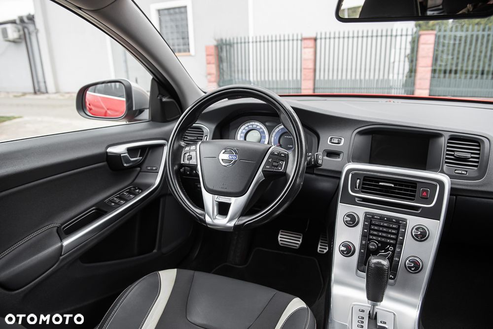 Volvo V60 D5 AWD Geartronic RDesign - 28