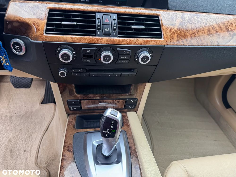 BMW Seria 5 525xi - 27