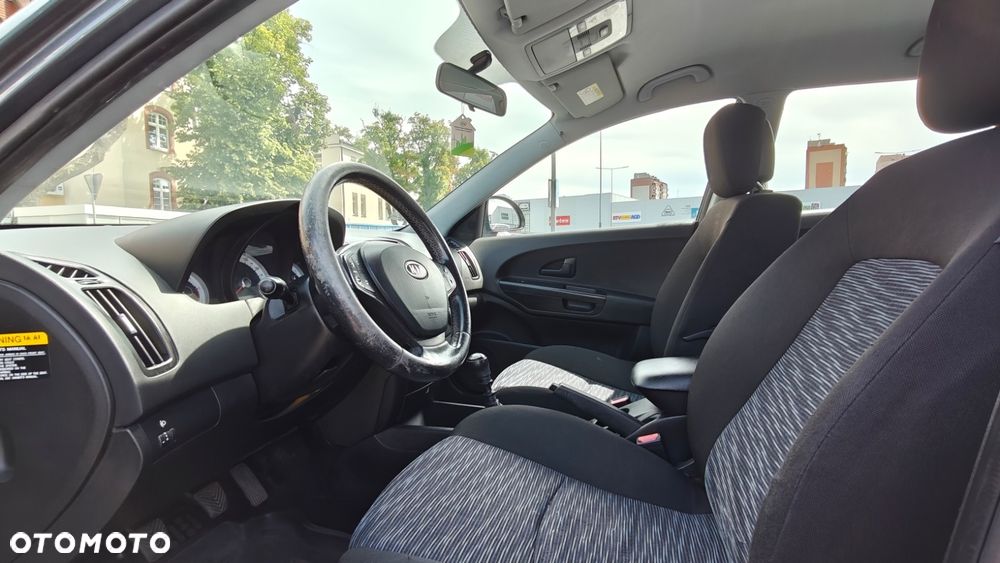 Kia Ceed - 7