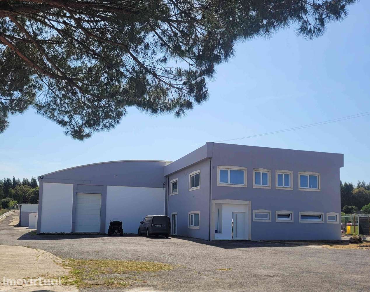 Armazém com escritórios e boas acessibilidades - Grande imagem: 2/11