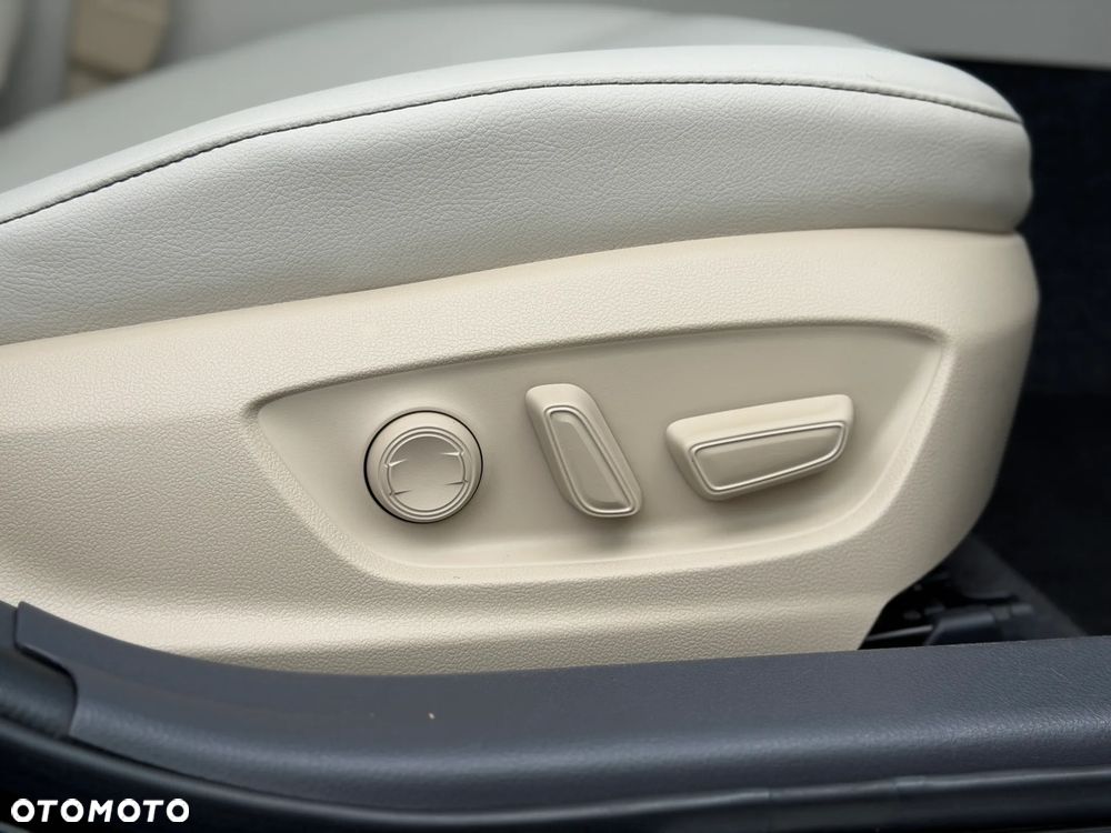 Toyota Camry 2.5 Hybrid Executive CVT - 25
