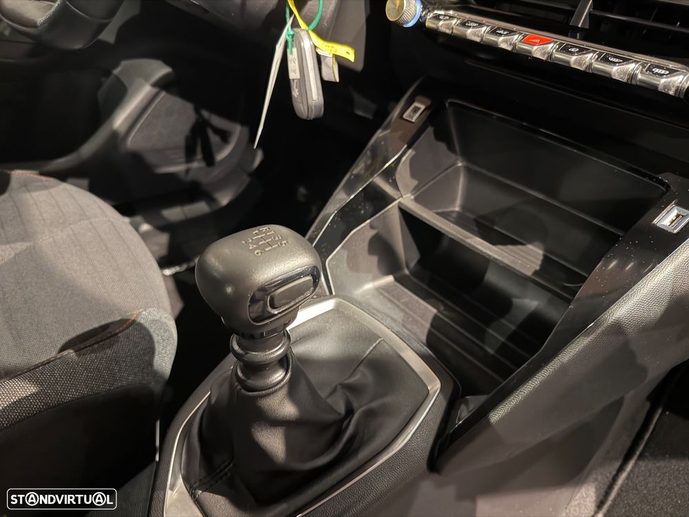 Peugeot 2008 1.5 BlueHDi Style - 28