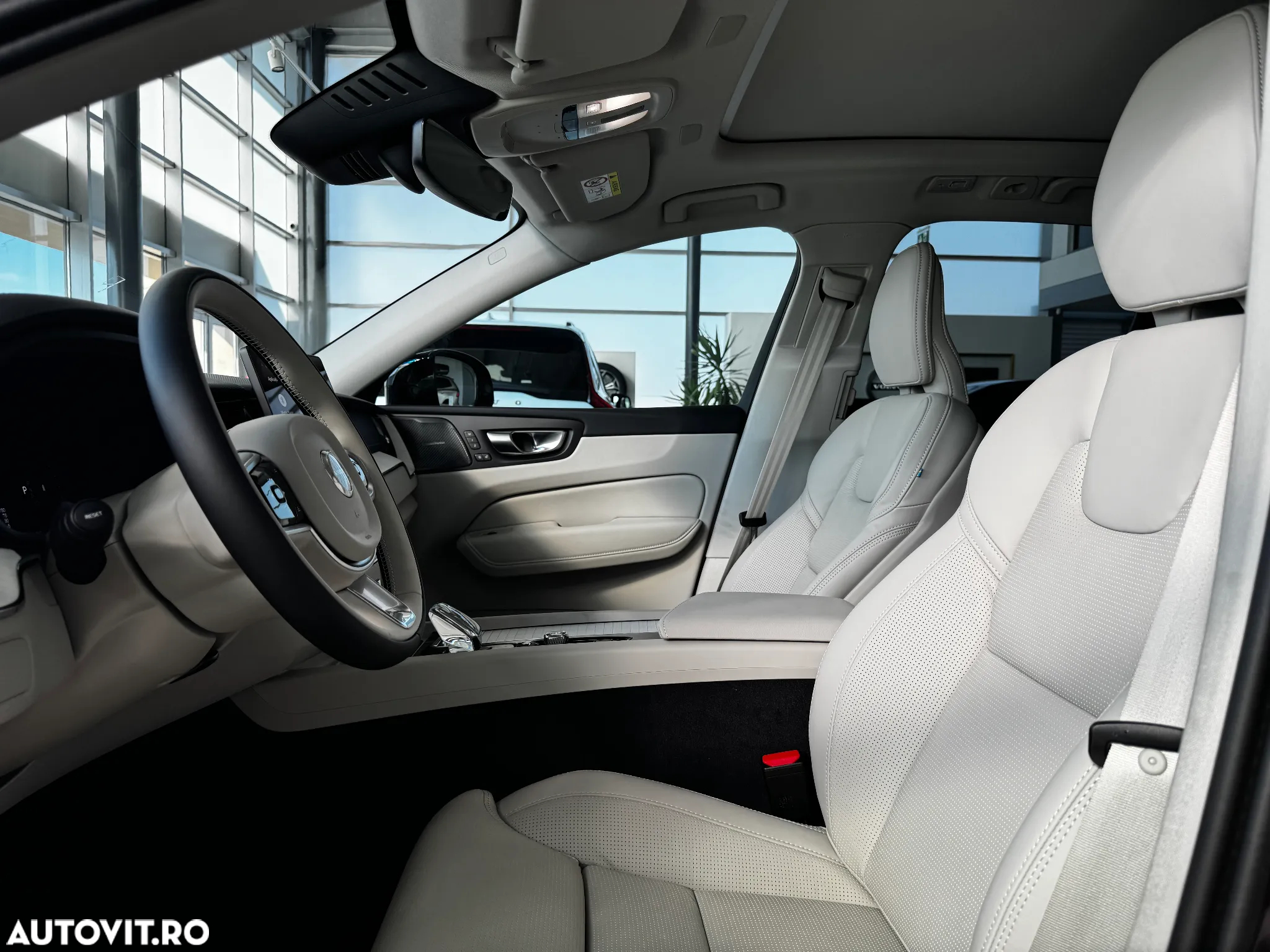 Volvo XC 60 B5 AT AWD MHEV Ultra Dark - 12