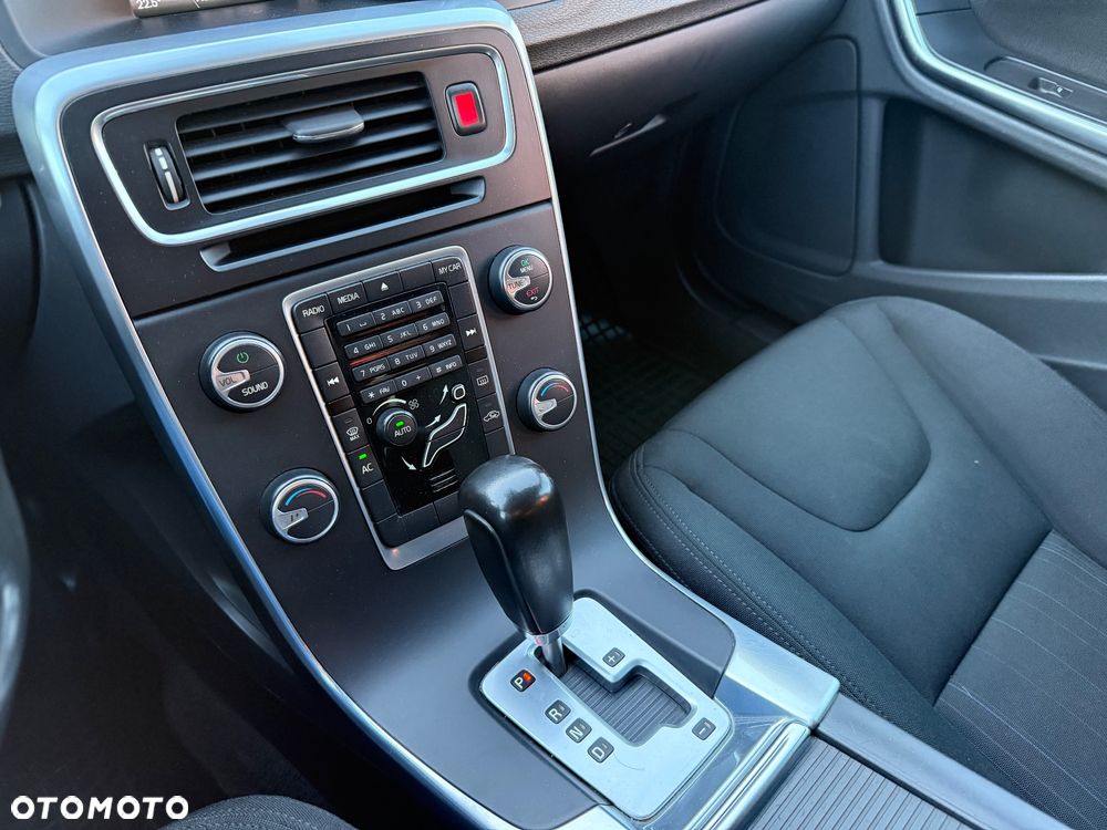 Volvo S60 D3 Geartronic R-Design - 3