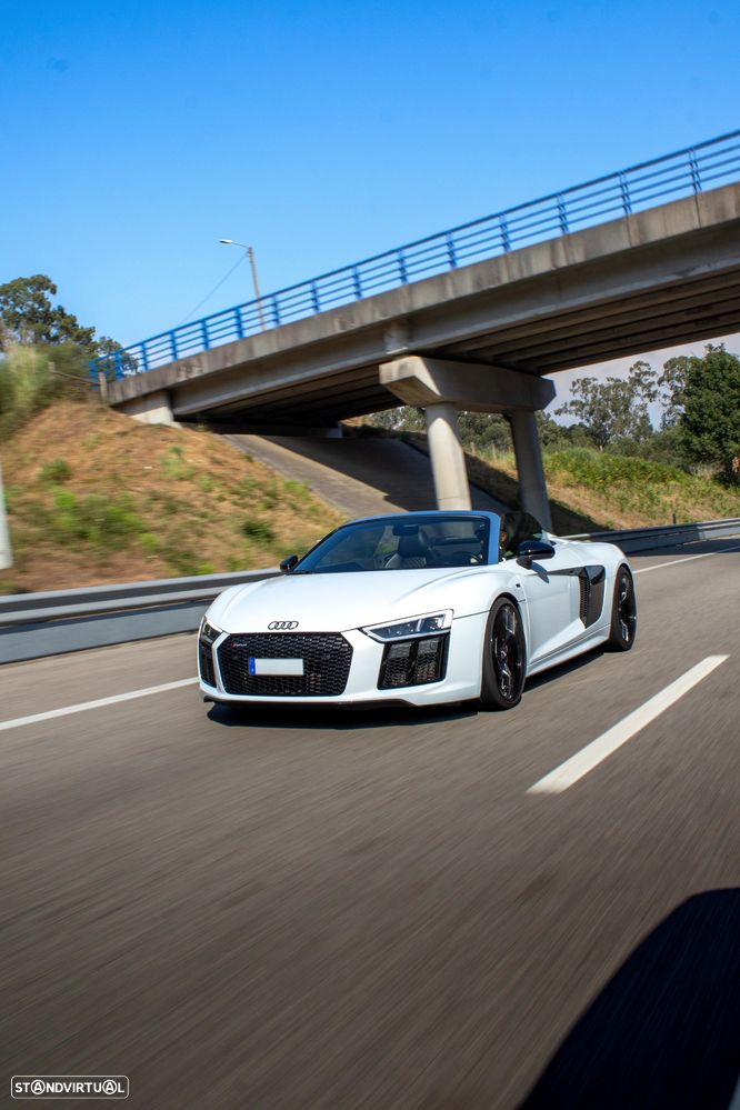 Audi R8 Spyder 5.2 FSi V10 Plus S tronic - 4