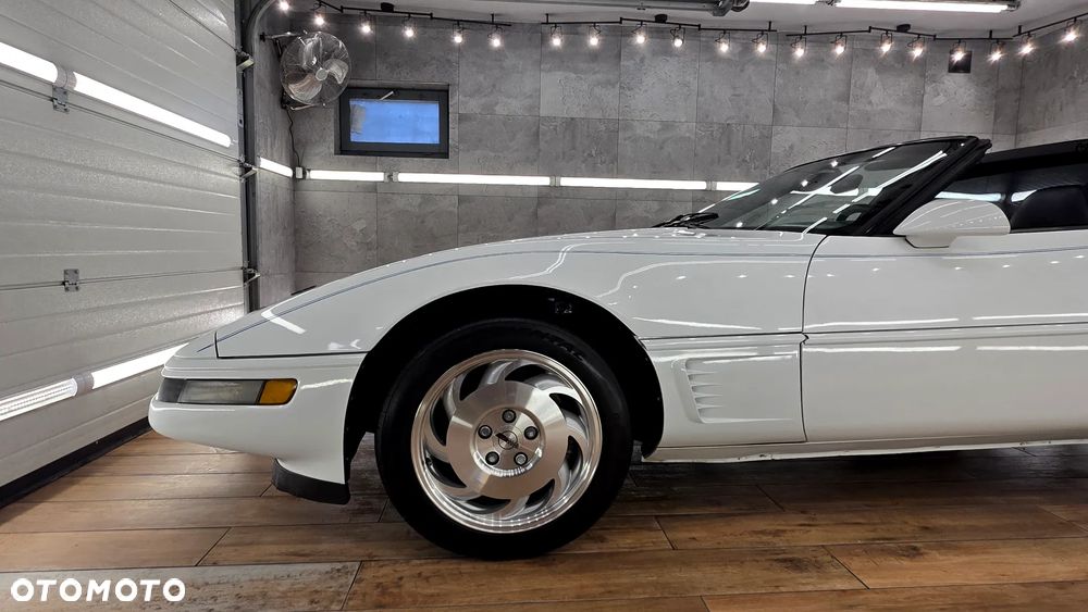 Chevrolet Corvette - 19